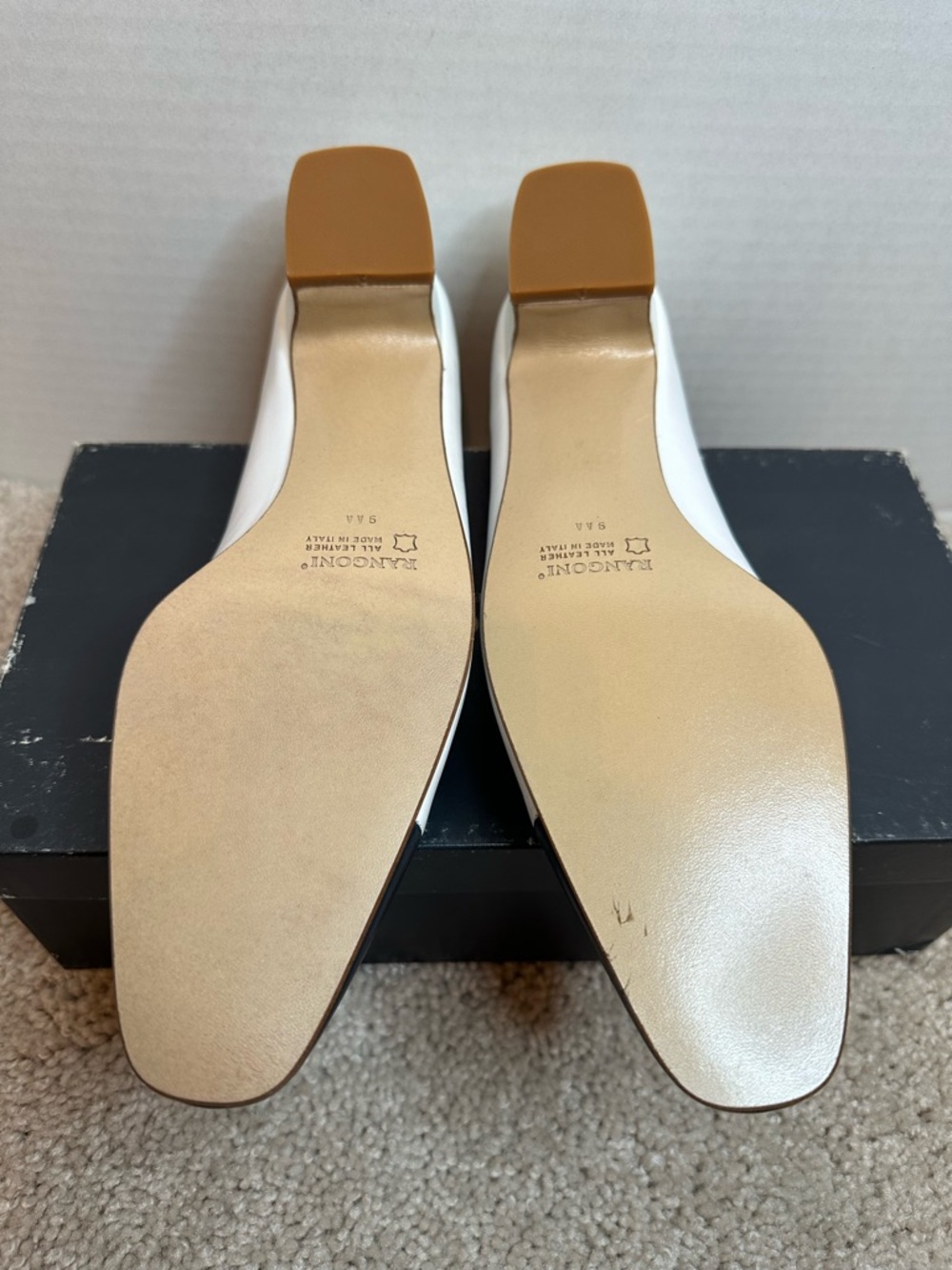 Rangoni White Leather Flats with Navy blue Cap Toe, size 9 AA, New in Box - Picture 7 of 8
